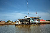 Tonle Sap - Chong Khneas floating village - floating houses